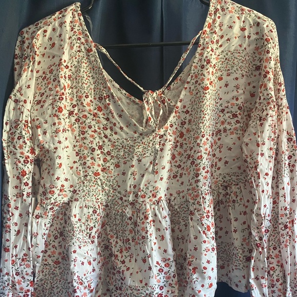 NWT Arizona “Ivory patch” Cropped Blouse - Picture 2 of 4